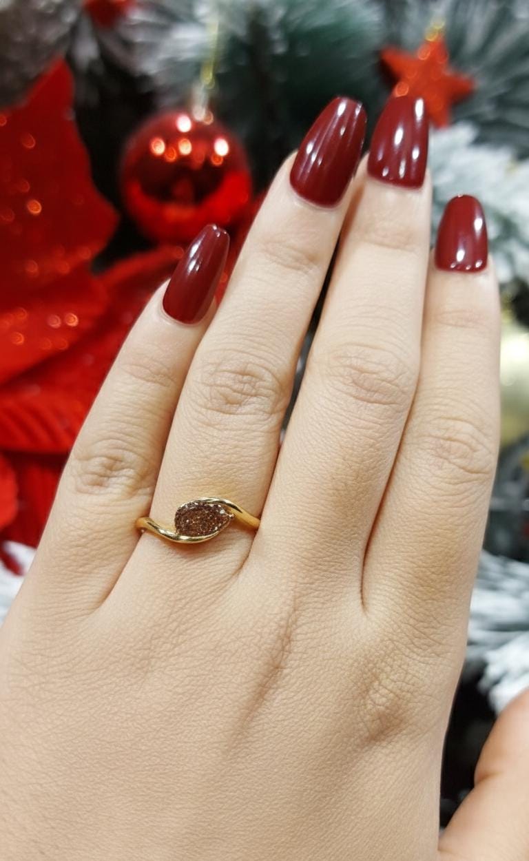 Bague de Fiançailles en Diamant de Laboratoire Poire Certifié IGI Pear cut 1Ct Moissanite taille brillant engagement ring in Gold or Platinum — custom handcrafted by Forever For Love