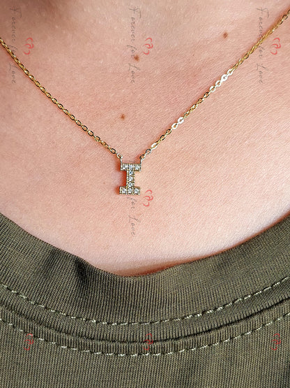 Initial-Halskette, 14 Karat Gelbgold, zierlicher minimalistischer Diamant-Anhänger, Damen-Halskette mit echten Diamantbuchstaben, Geburtstagsgeschenk für sie.