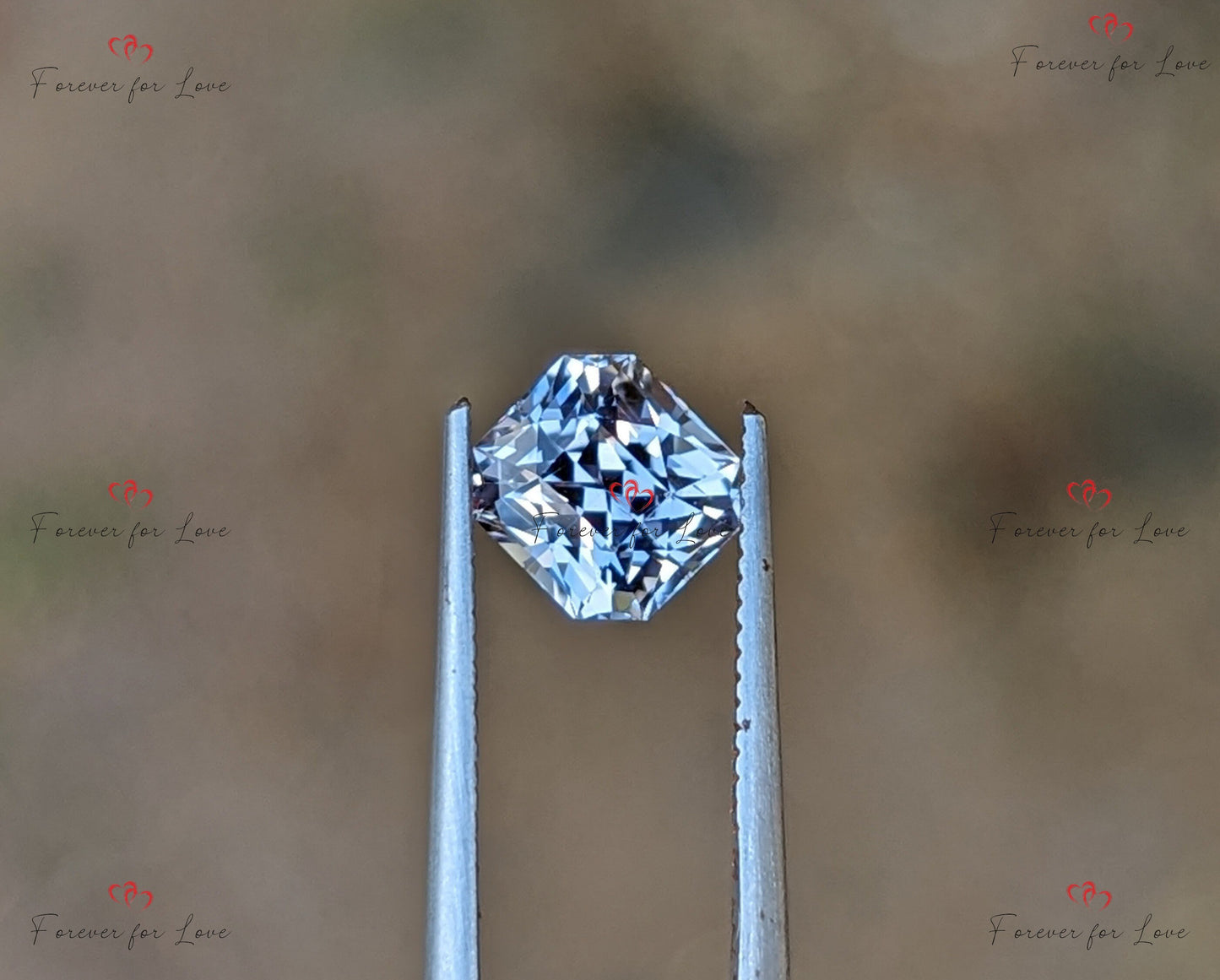 Saphir blanc unique de Ceylan, taille radiant, pierre de saphir naturelle extraite, bijou sur mesure, pièce faite à la main. Moissanite engagement ring in Gold or Platinum — custom handcrafted by Forever For Love
