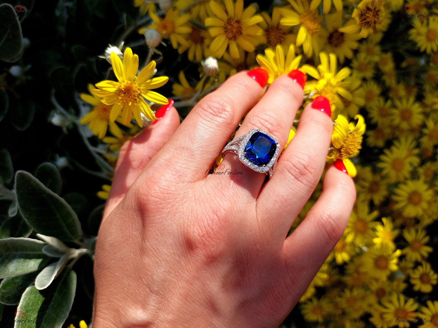 Bague de Fiançailles Halo Saphir Coussin 6,5 Ct avec Pavé Diamant Cushion cut 1Ct Saphir naturel engagement ring in Gold or Platinum — custom handcrafted by Forever For Love