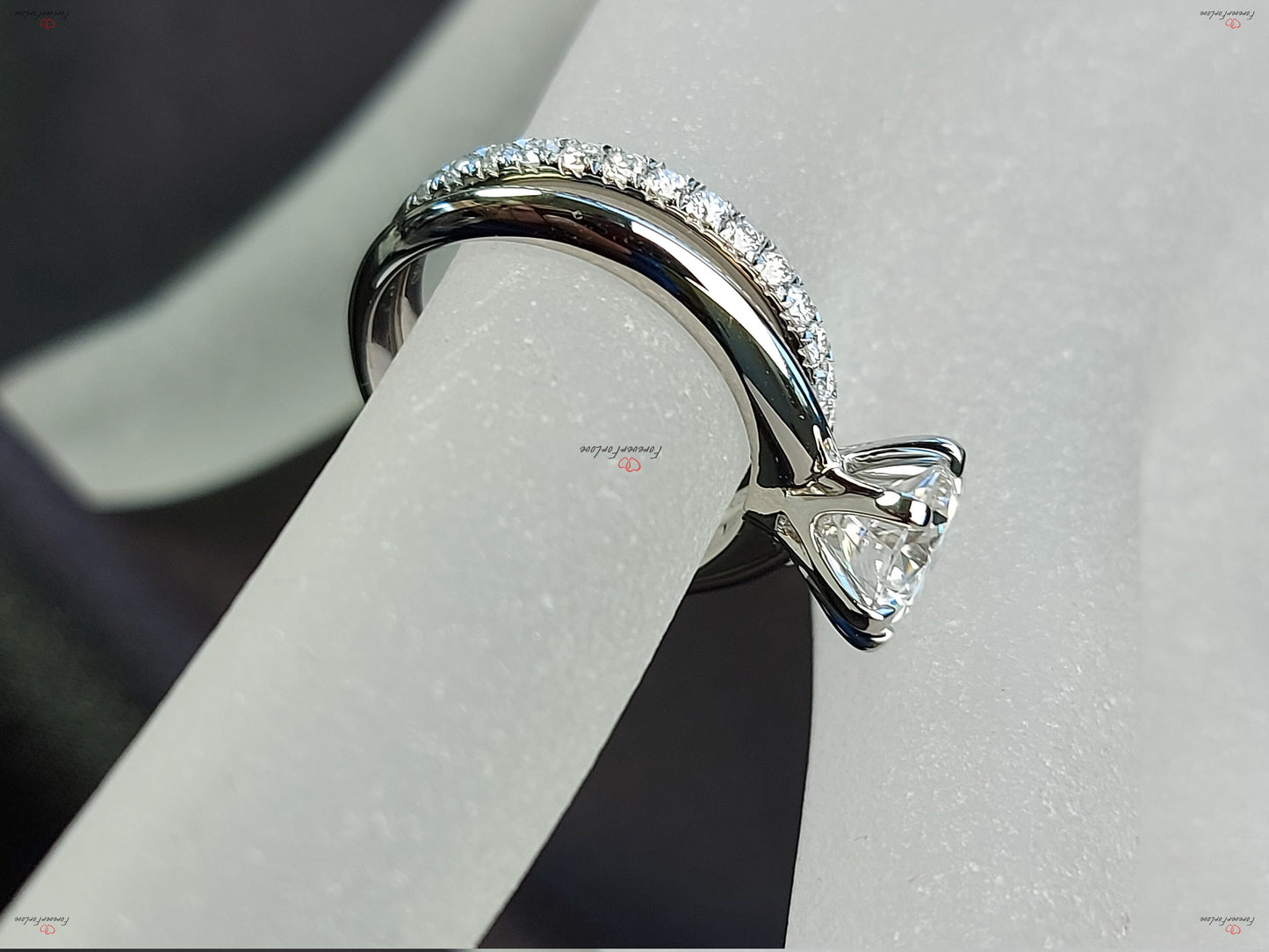 Bague de fiançailles avec diamant rond certifié IGI de 1,2 carat Round cut Moissanite Taille Brillante engagement ring in Gold or Platinum — custom handcrafted by Forever For Love