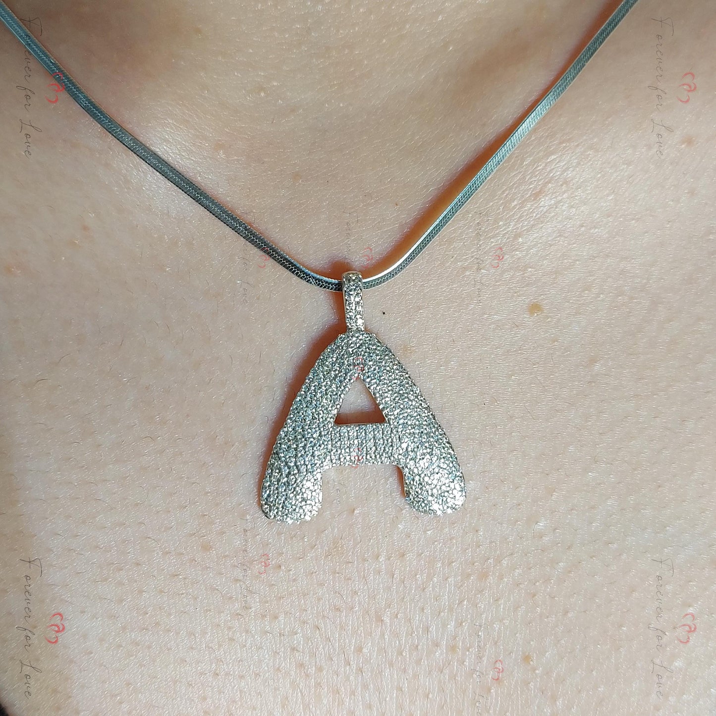 Pendentif Initiales Lettres Bulles, Or Massif 14k ou 18k, Breloque Collier Diamant Glaçon, Cadeau Personnalisé pour elle, Cadeau de Remise de Diplôme, breloque seule ! Moissanite engagement ring in Gold or Platinum — custom handcrafted by Forever For Love