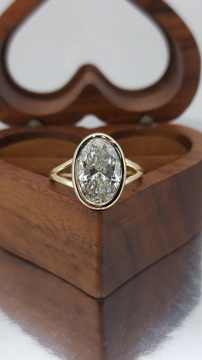 4 Ct IGI Certified Oval Lab Diamond Solitaire Engagement Ring