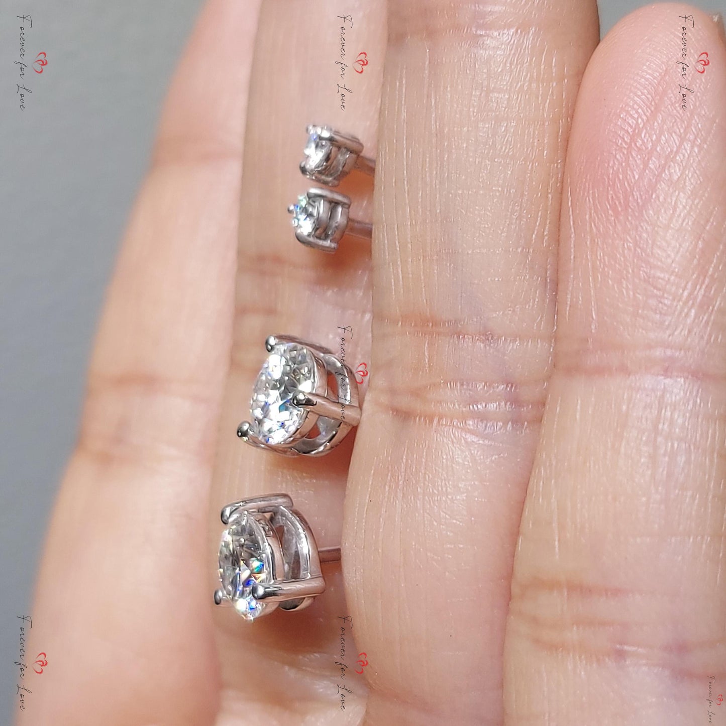 Ohrstecker aus massivem Gold mit Moissanit, goldene Ohrringe für den täglichen Gebrauch mit Schraubverschluss, brillant runder Schliff, Brautjungfern-Ohrringe, Geburtstagsgeschenke für sie Moissanite engagement ring in Gold or Platinum — custom handcrafted by Forever For Love