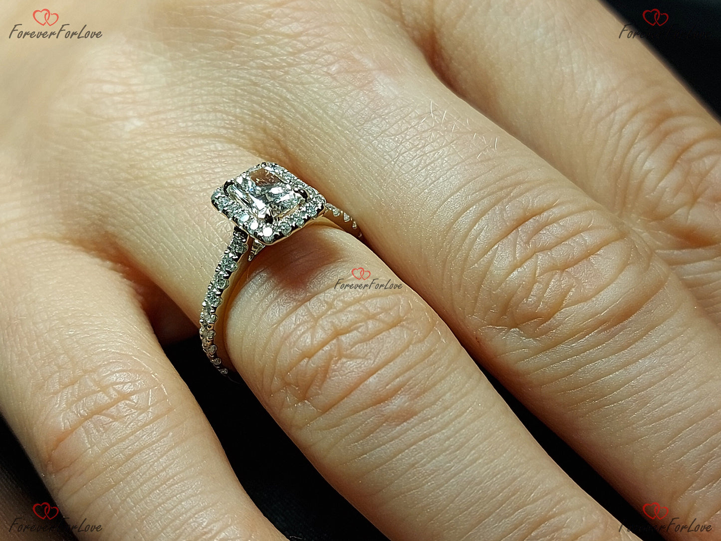 0,7 Karat IGI zertifizierter Radiant Labor-Diamant Halo Verlobungsring Radiant cut Moissanite engagement ring in 935er Argentium Silber — custom handcrafted by Forever For Love