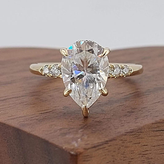 Pear Cut Engagement Ring, 2 CT Moissanite Engagement in Solid Gold,, Elongated Pear Engagement Ring, Modern Engagement Ring.