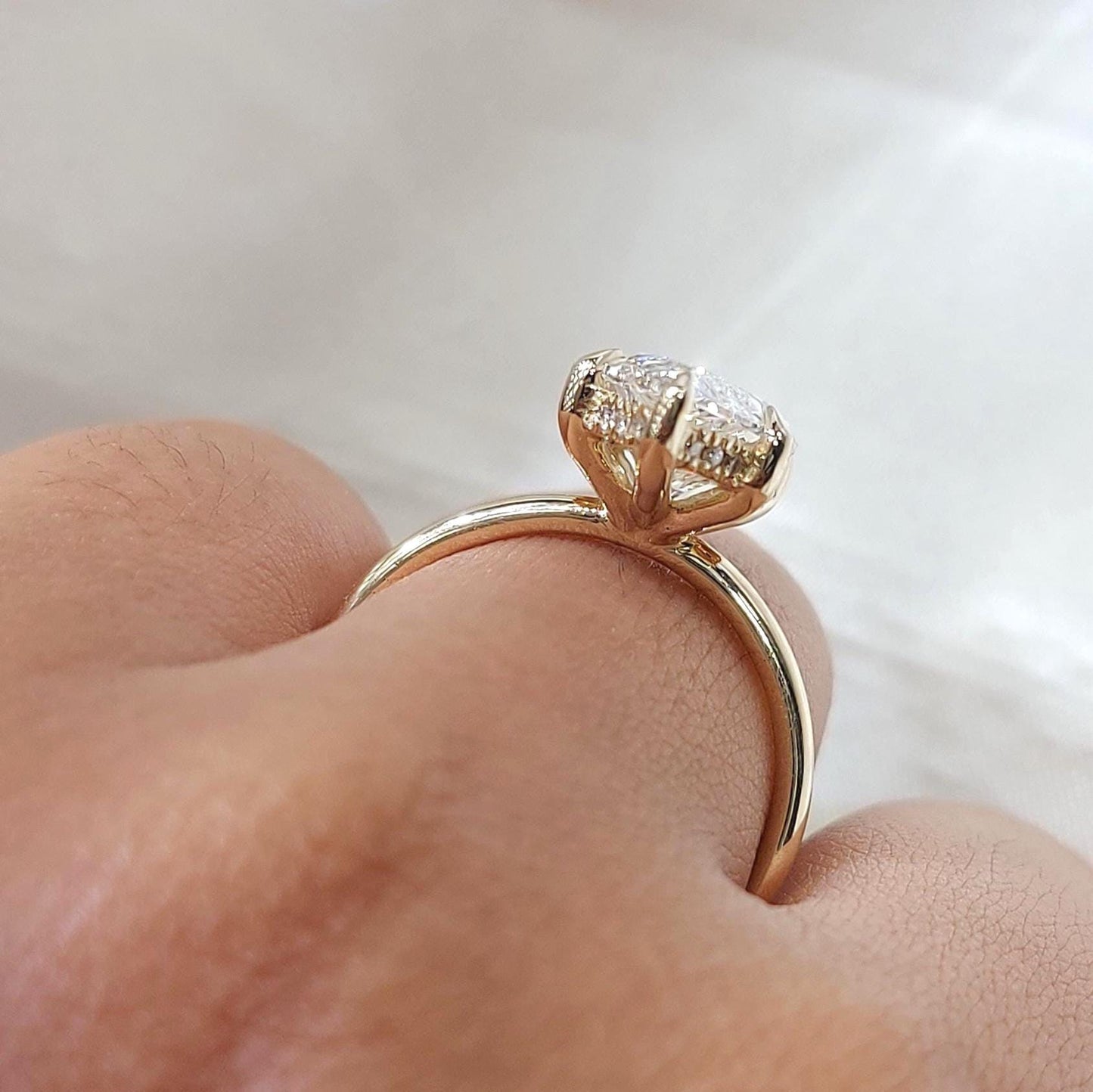 Bague de fiançailles solitaire à halo caché avec diamant de laboratoire taille marquise de 4,1 carats Marquise cut 1Ct Moissanite taille brillant engagement ring in Gold or Platinum — custom handcrafted by Forever For Love
