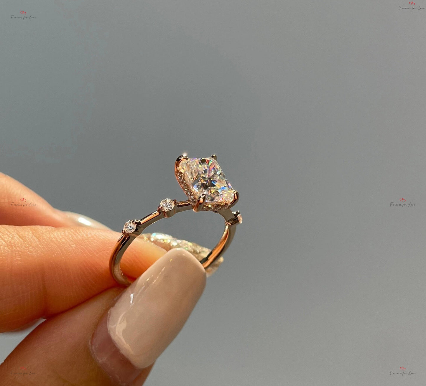 1 Karat strahlender Moissanit-Verlobungsring Radiant cut Moissanite engagement ring in 935er Argentium Silber — custom handcrafted by Forever For Love