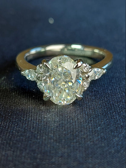 2 Ct Oval Moissanite Engagement Ring