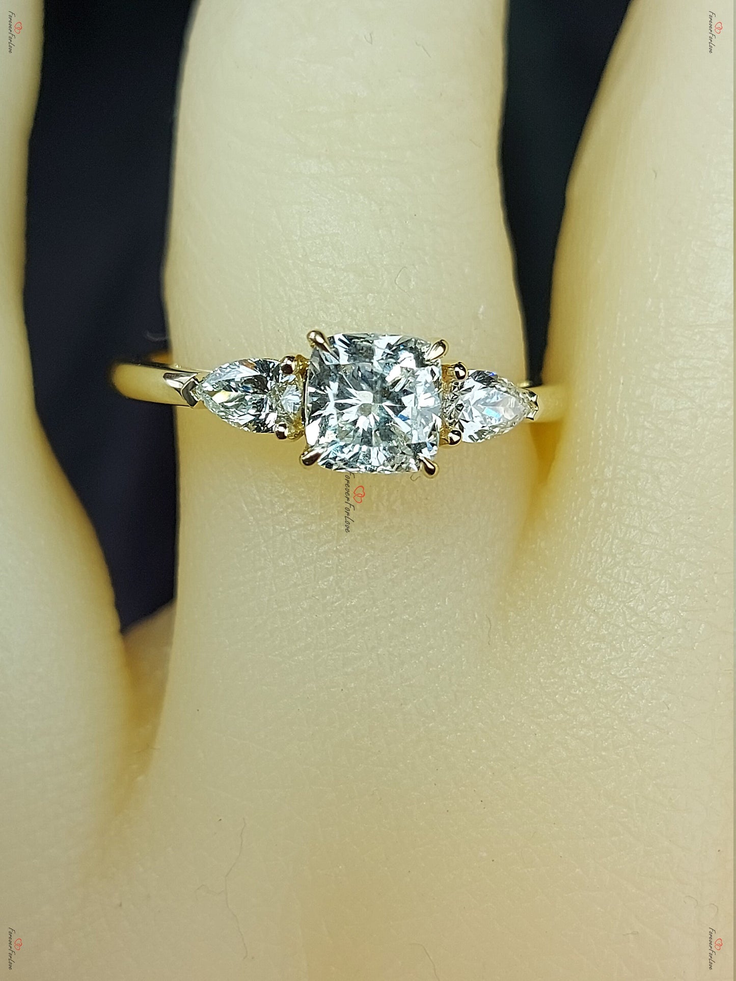1 Karat GIA-zertifizierter Cushion-Diamant-Verlobungsring Cushion cut Moissanite engagement ring in 935 Argentium Silber — custom handcrafted by Forever For Love