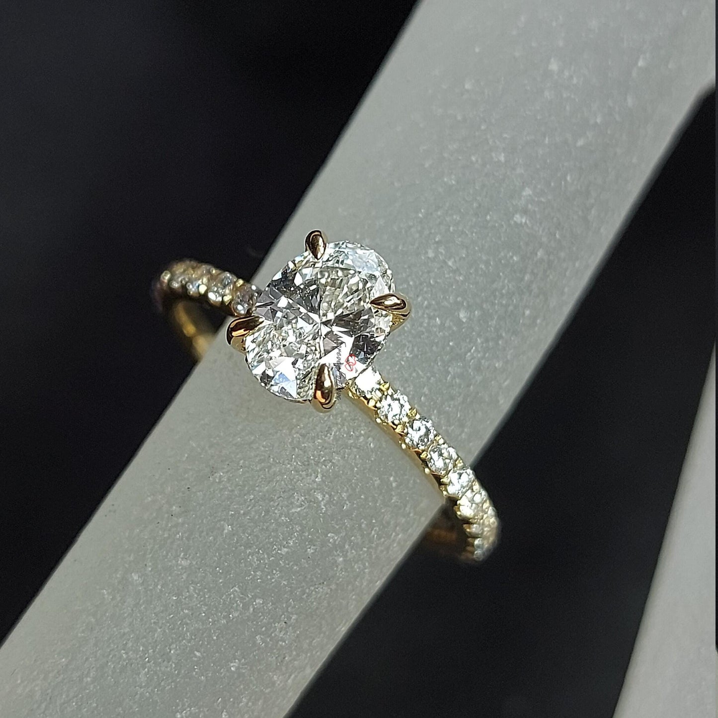 1 Karat ovaler Labordiamant mit Akzentsteinen Verlobungsring Oval cut Moissanite engagement ring in 935 Argentium Silber — custom handcrafted by Forever For Love