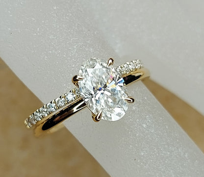 1.8Ct Oval Cut Wedding Set in Yellow Gold, Crushed Ice Oval Bridal Set, Moissanite Oval Cut Bridal Set, Moissanite bridal Set.