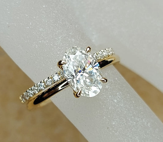 1.8Ct Oval Cut Wedding Set in Yellow Gold, Crushed Ice Oval Bridal Set, Moissanite Oval Cut Bridal Set, Moissanite bridal Set.