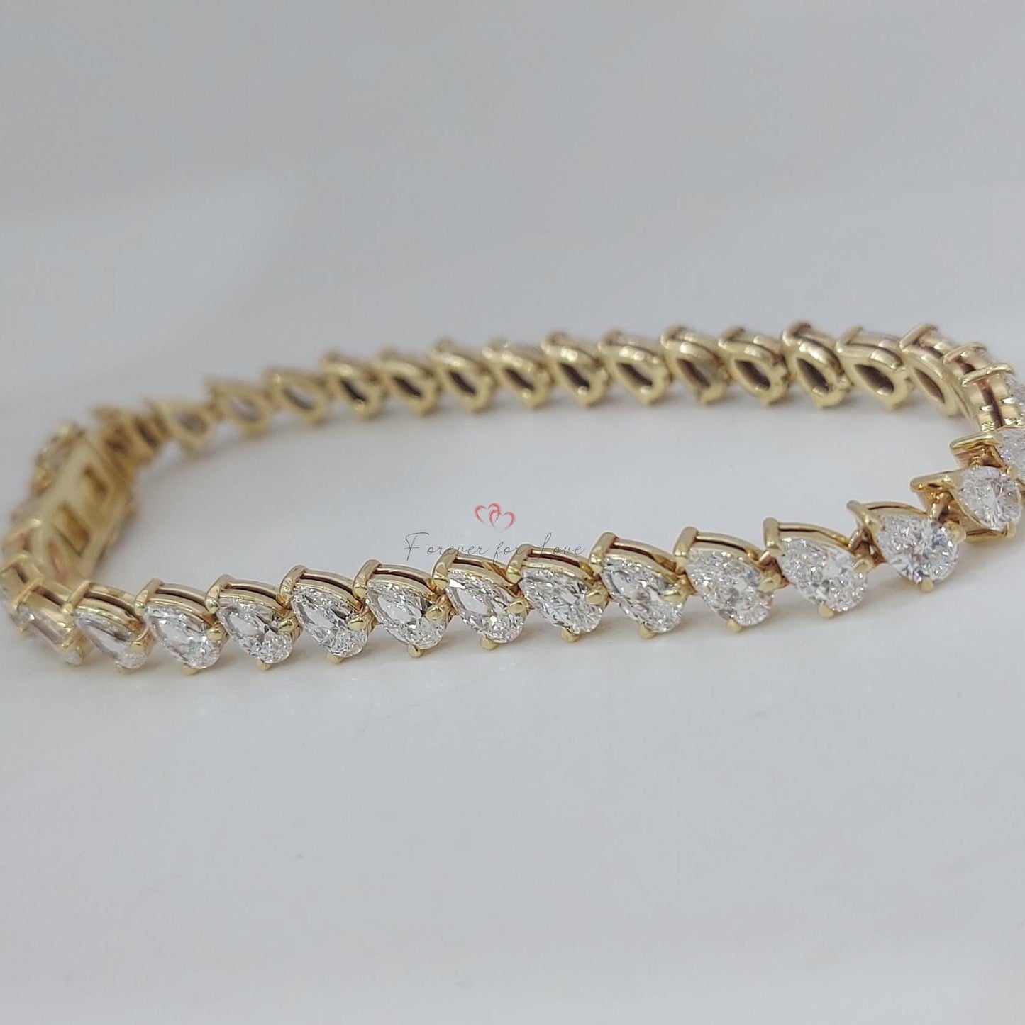 14K Gelbgold Birne Laborgezüchtetes 3-Krappen-Diamant Tennisarmband 10 Karat Gesamtgewicht E, VS1 Geburtstagsgeschenk für Mama Moissanite engagement ring in Gold or Platinum — custom handcrafted by Forever For Love