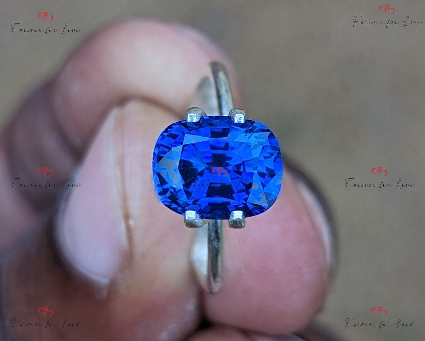 Natürlicher Royalblauer Saphir 4,1 Karat, kissenförmiger loser Edelstein, 10 mm x 8 mm x 5,8 mm, individuelles Schmuckgeschenk für sie Moissanite engagement ring in Gold or Platinum — custom handcrafted by Forever For Love