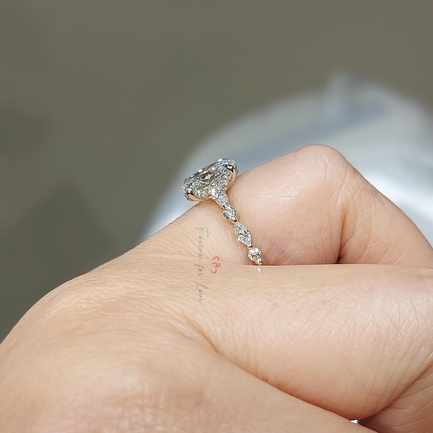 1.5 Ct IGI Certified Oval Diamond Engagement Ring