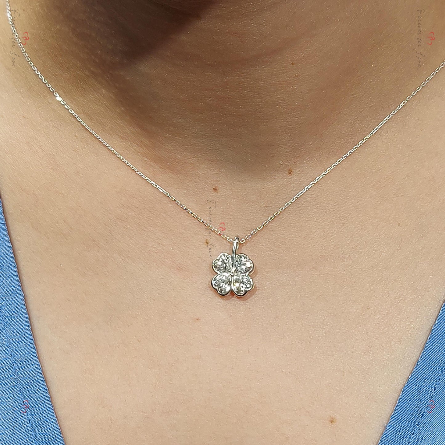 Collier Trèfle Cœur Diamant, Or Jaune 14 carats, Pendentif Cœur Minimaliste Délicat, Collier Femme en Vrai Diamant, Cadeau Spécial Pour Elle. Moissanite engagement ring in Gold or Platinum — custom handcrafted by Forever For Love
