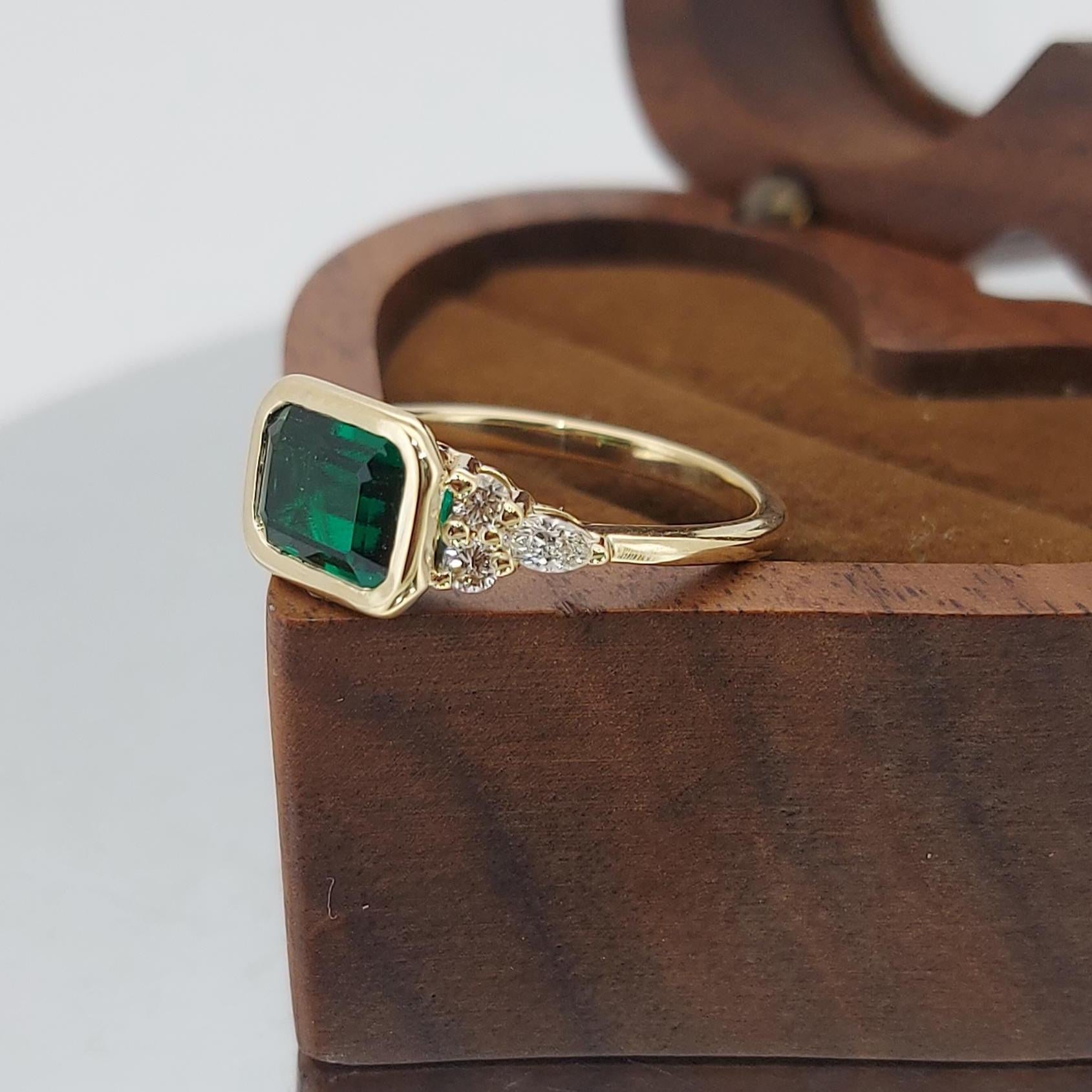 Marquise Diamond, Emerald Band
