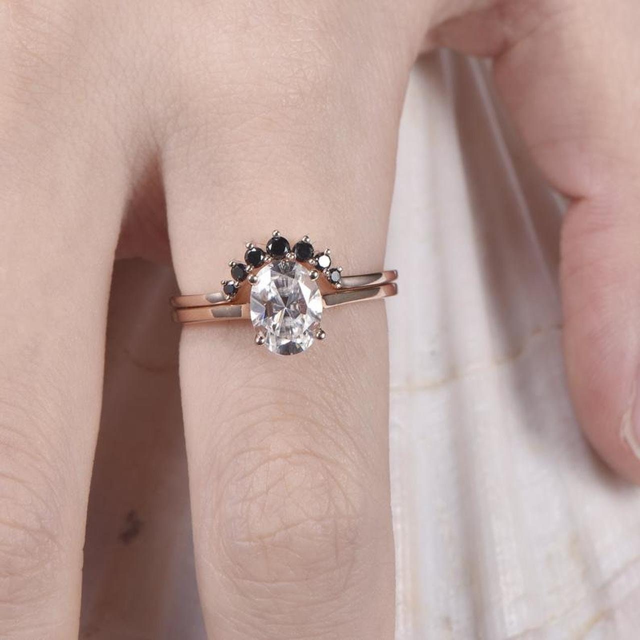 Bague de fiançailles ovale en diamant et moissanite Oval cut Moissanite taille brillant engagement ring in Gold or Platinum — custom handcrafted by Forever For Love