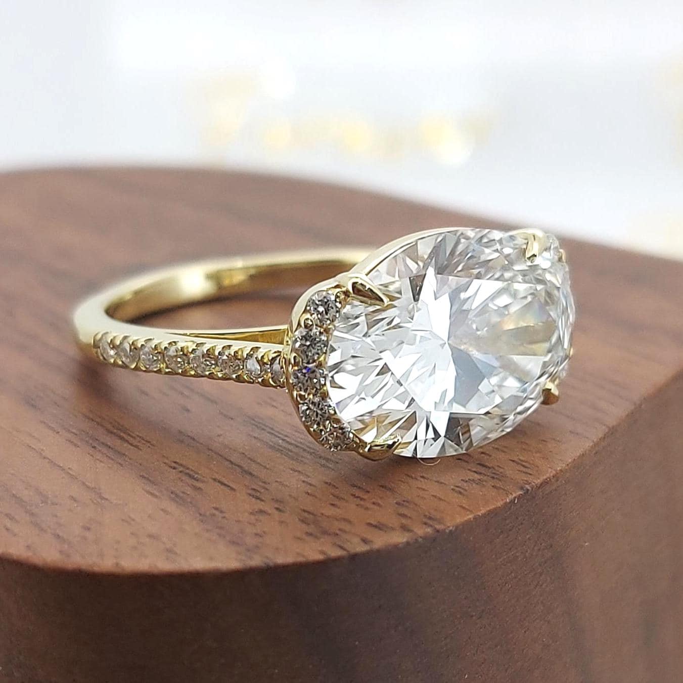 5.5ct East West Oval, E / VVS2 Clarity IGI Certified Lab Diamond Solitaire Engagement Ring Side Round Stones 14k Solid Gold Perfect Gift