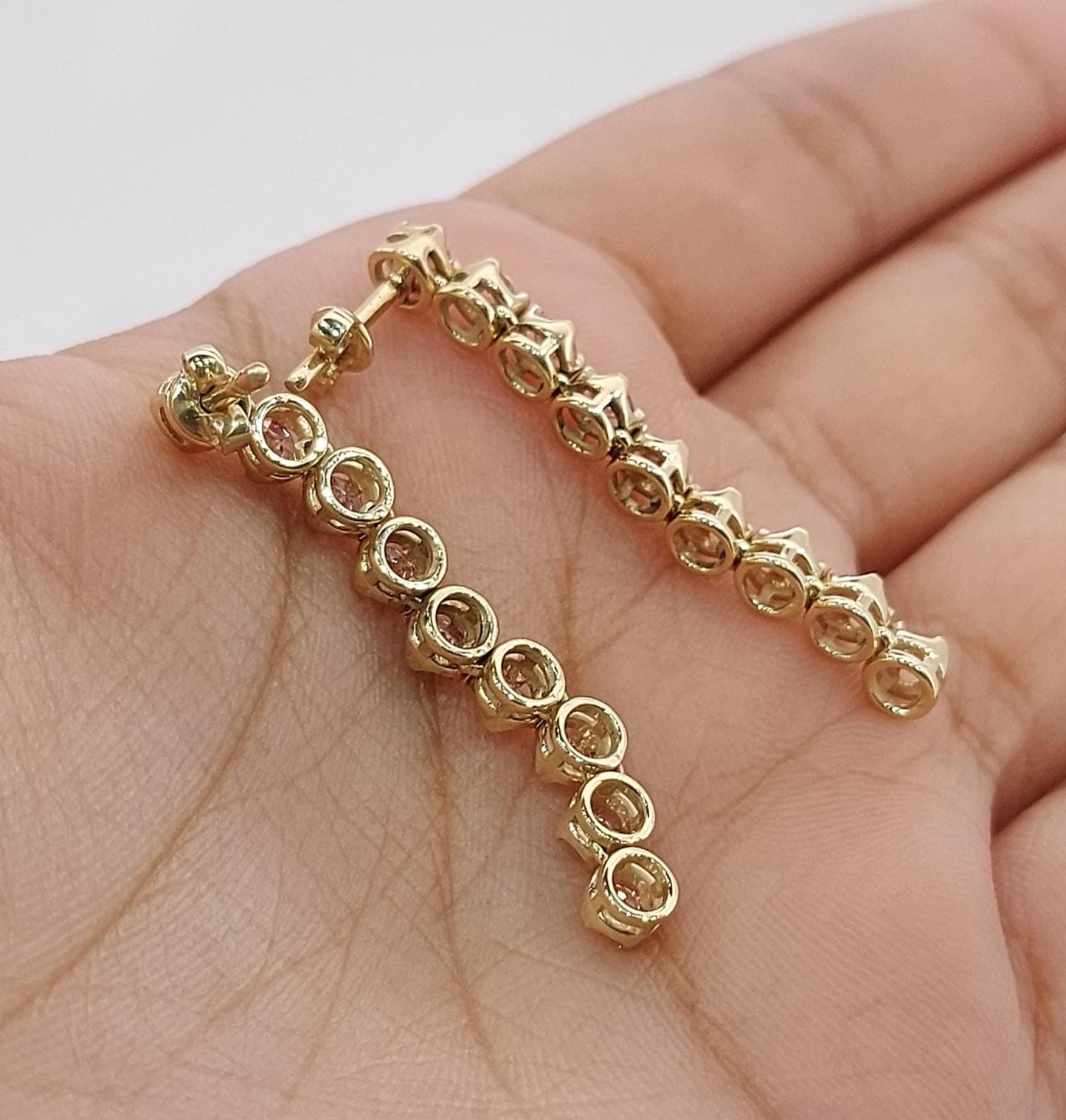 14k Roségoldene, im Labor gezüchtete Hängeohrringe, rosafarbene Saphir-Ohrringe, baumelnde, im Labor gezüchtete Steine, 14k Gelb-, Weiß-, Roségold-Paar Ohrringe. Moissanite engagement ring in Gold or Platinum — custom handcrafted by Forever For Love