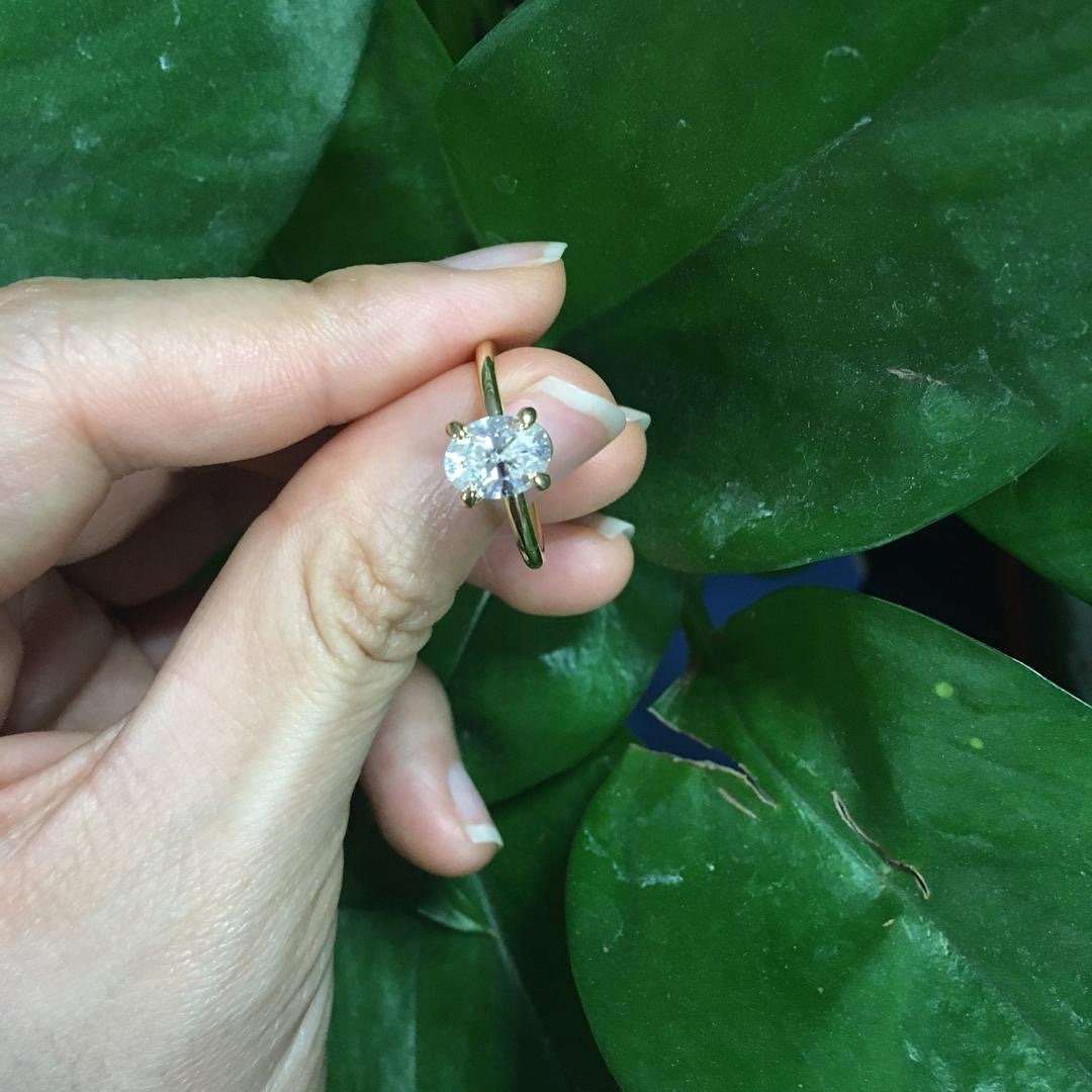 Bague de fiançailles délicate ovale en moissanite de 1,5 carat Oval cut 1Ct Moissanite taille brillant engagement ring in Gold or Platinum — custom handcrafted by Forever For Love