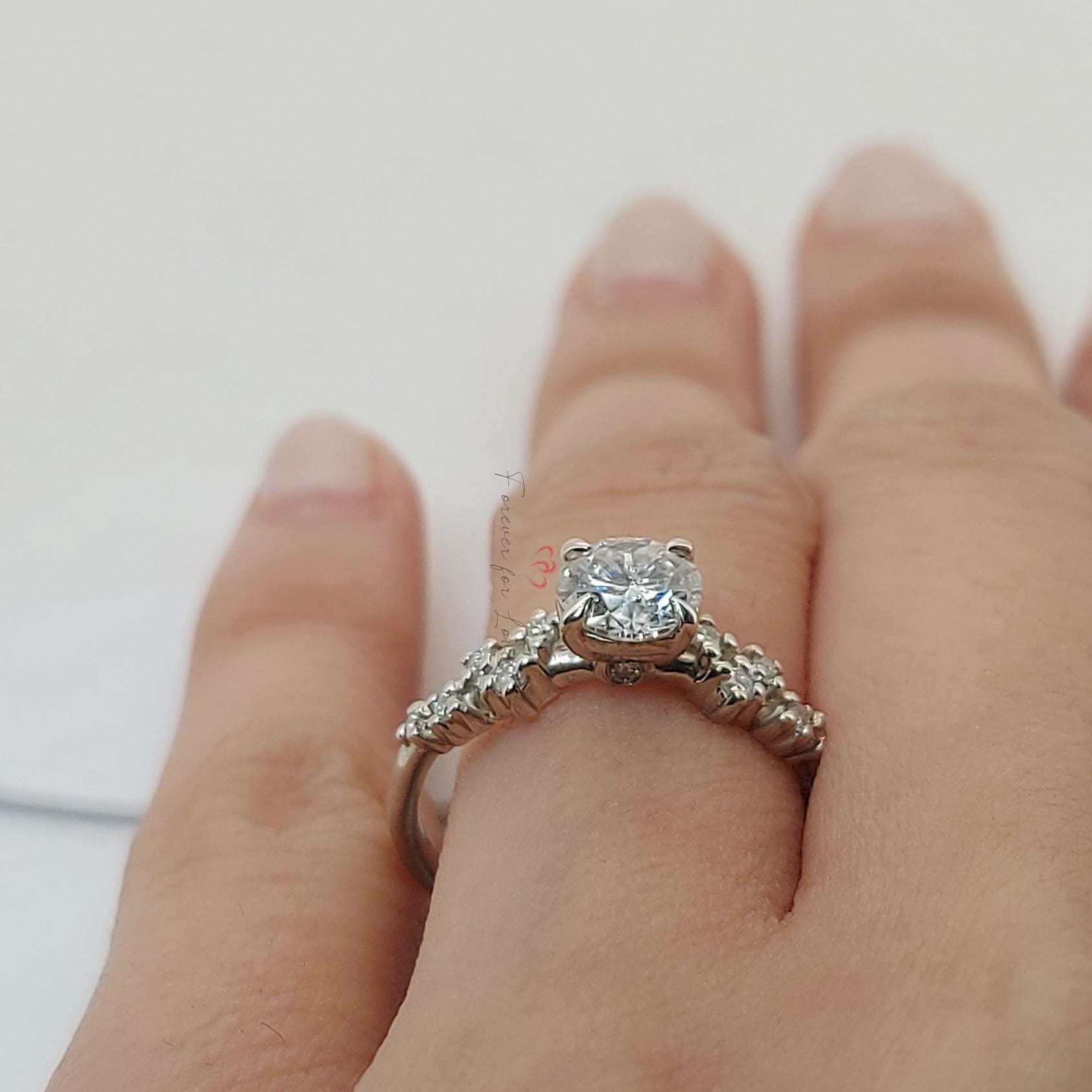 1 Ct IGI Certified Round Lab Diamond Solitaire Engagement Ring