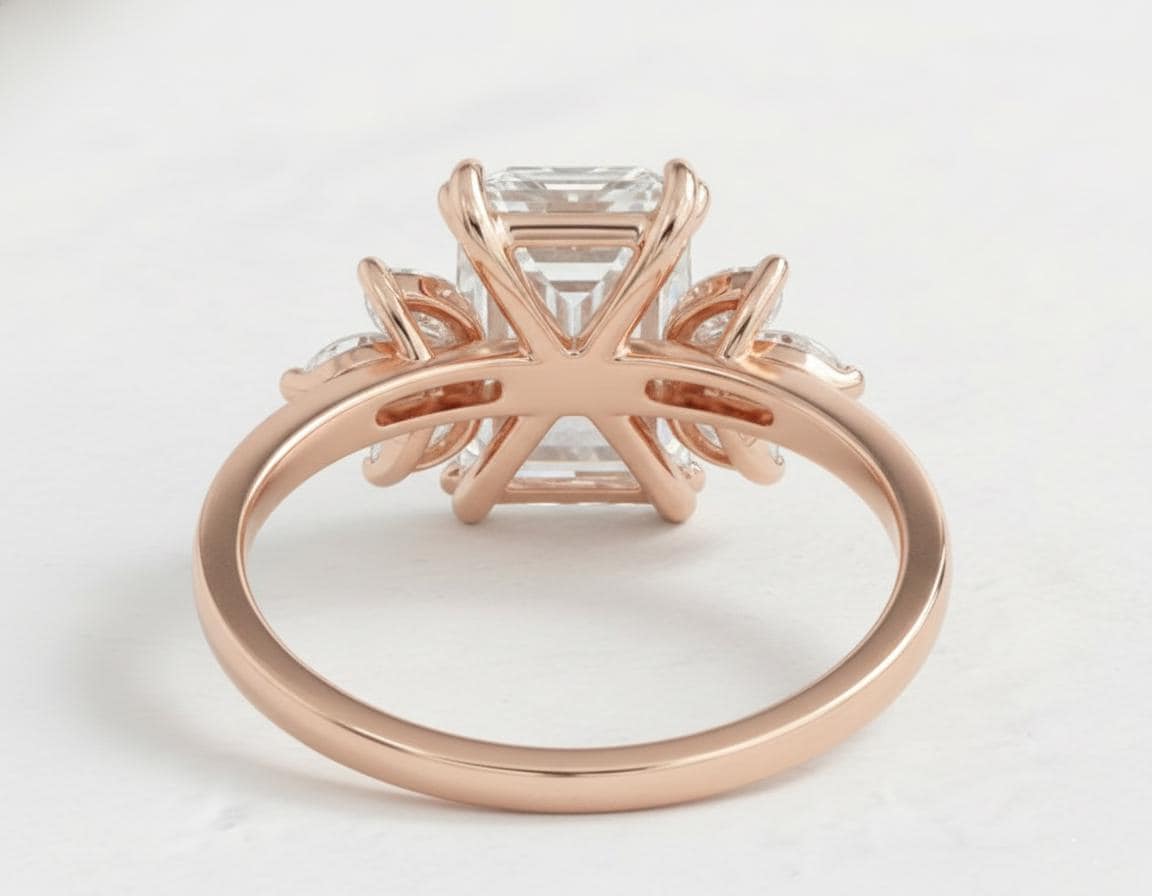 1,5 Karat Smaragd Labordiamant Verlobungsring Emerald cut Moissanite engagement ring in 935 Argentium Silber — custom handcrafted by Forever For Love