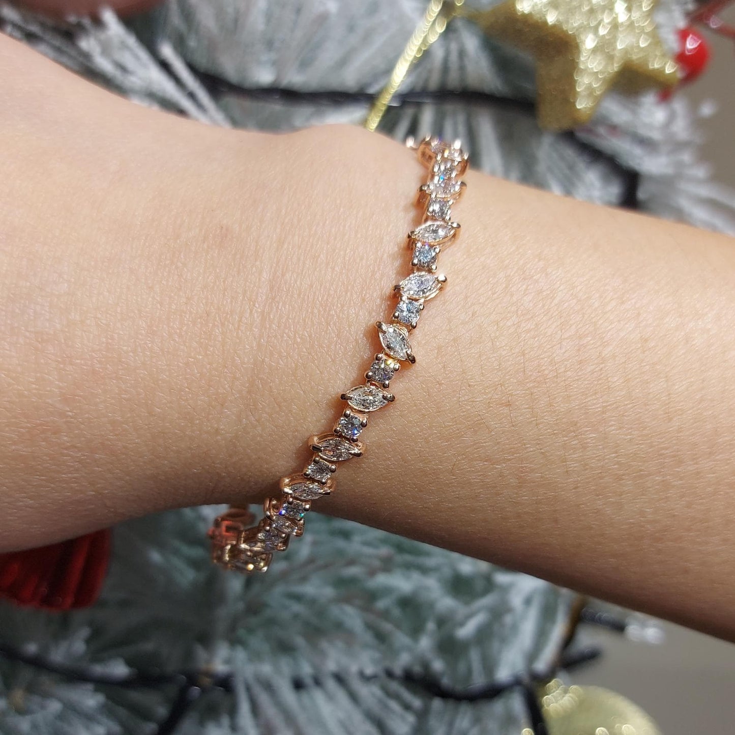Wechselndes Marquise Tennisarmband, 10 Karat rundes Tennisarmband, Roségold Armband Geschenk für sie. Weihnachtsgeschenk für sie. Moissanite engagement ring in Gold or Platinum — custom handcrafted by Forever For Love