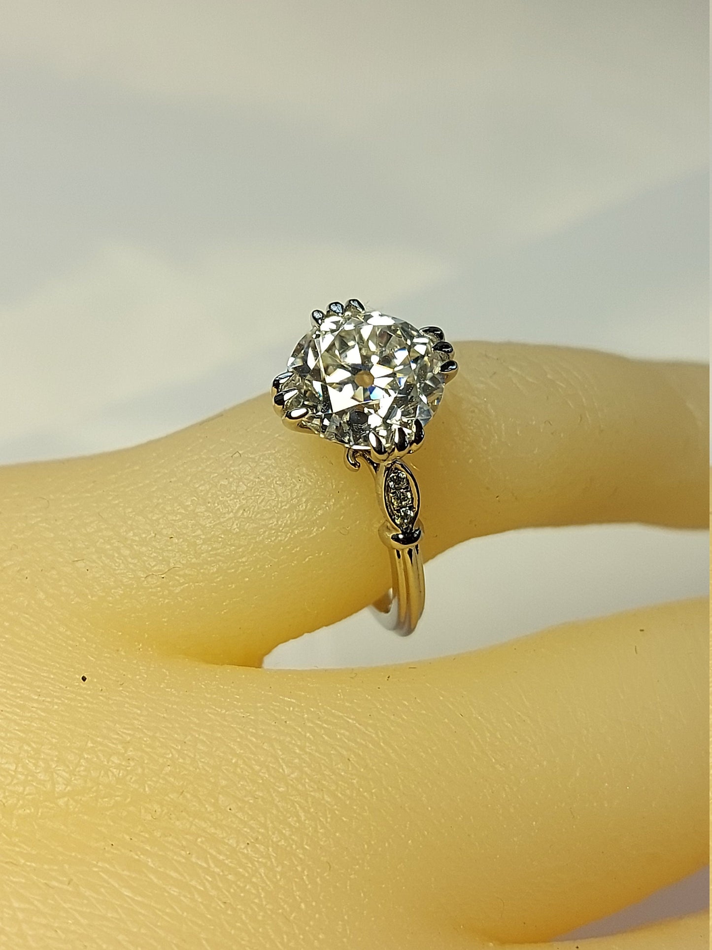 Bague de Fiançailles Solitaire 2,5 Ct Moissanite Ancienne Taille Coussin Round cut 1Ct Moissanite taille brillant engagement ring in Gold or Platinum — custom handcrafted by Forever For Love