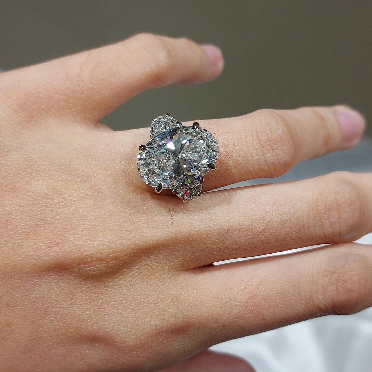 12 Karat Ovaler Labordiamant Drei-Stein-Verlobungsring Oval cut Moissanite engagement ring in Gold or Platinum — custom handcrafted by Forever For Love