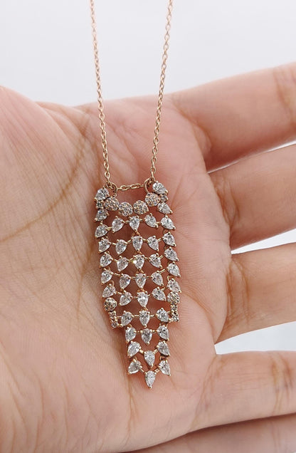 Halskette aus 18 Karat massivem Roségold für die Hochzeit, Anhänger mit Labor-Diamant, zierliche Kette, einzigartiges Design, perfektes Jubiläumsgeschenk.