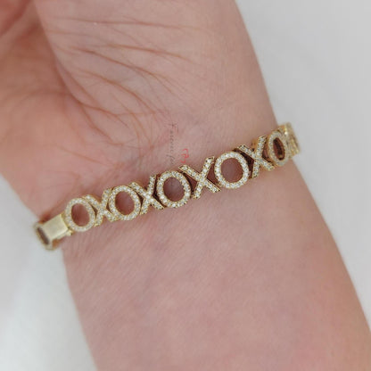 Bracelet délicat minimaliste en forme de XOXO