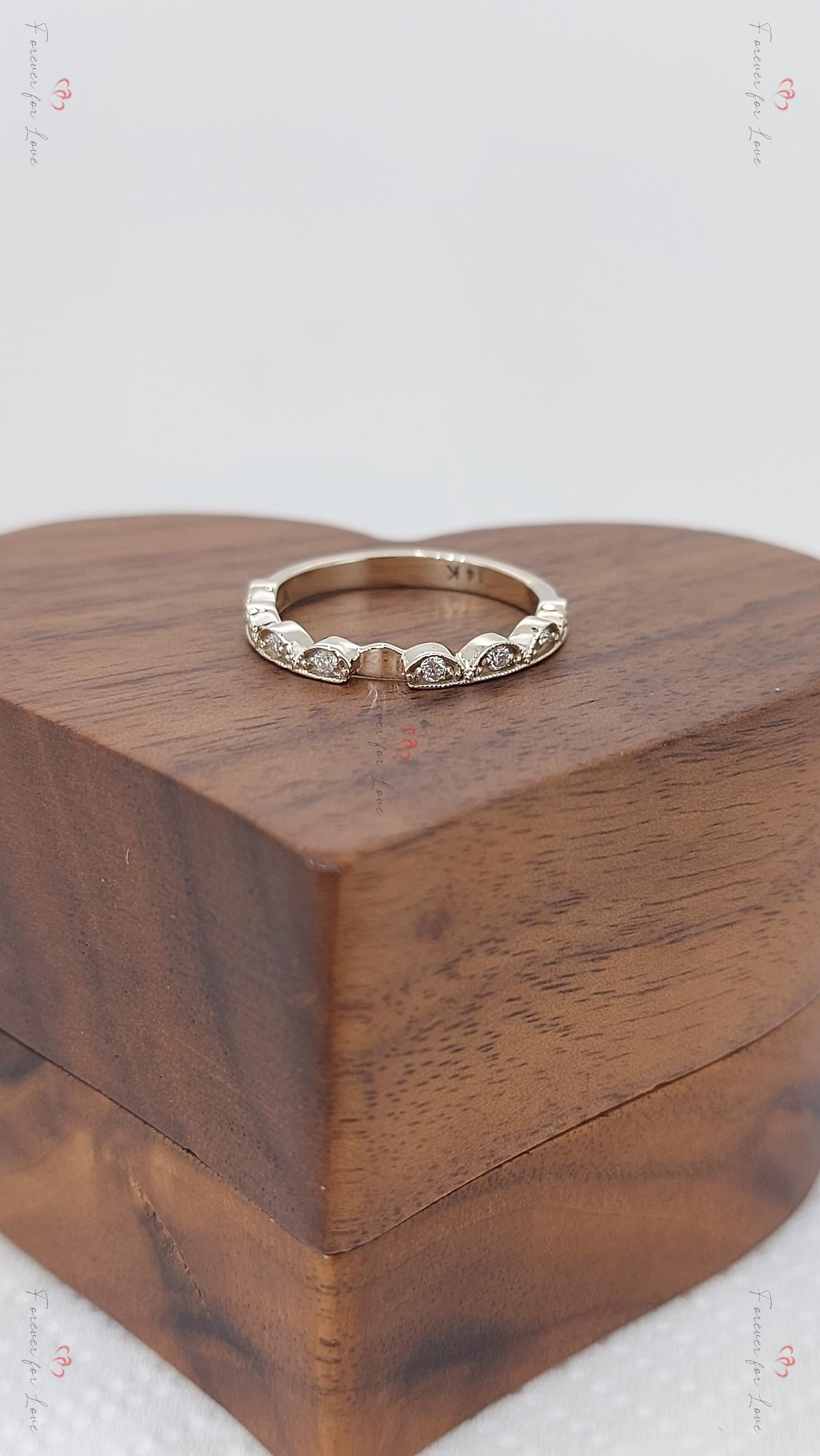 Round Diamond Engagement Ring