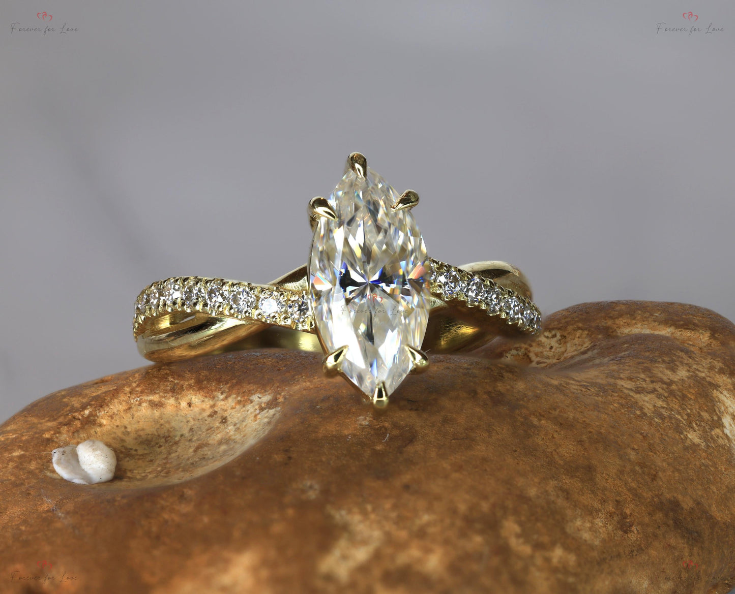 1.0 Karat E, VVS2 Reinheit IGI zertifizierter im Labor gezüchteter ovaler Diamantring, Vintage Marquise Diamantband, einzigartiger Verlobungsring Geschenk für sie Oval cut Moissanite engagement ring in 935 Argentium Silber — custom handcrafted by Forever For Love
