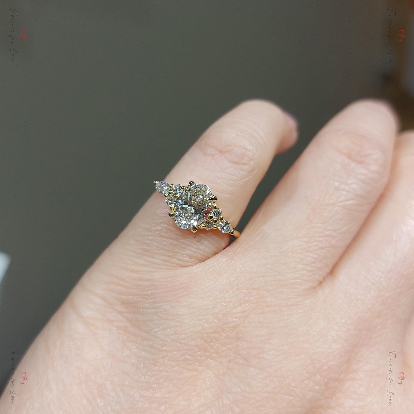 1.5 Karat IGI zertifizierter ovaler Labordiamant Dreistein-Verlobungsring Oval cut Moissanite engagement ring in Gold or Platinum — custom handcrafted by Forever For Love
