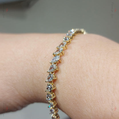 14K Gelbgold Birne Laborgezüchtetes 3-Krappen-Diamant Tennisarmband 10 Karat Gesamtgewicht E, VS1 Geburtstagsgeschenk für Mama