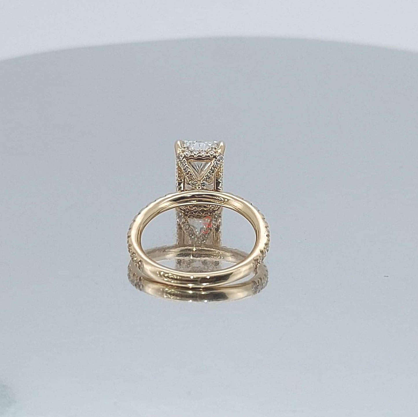 Verlobungsring mit 2,5 Karat IGI-zertifiziertem Radiant Lab Diamond Solitär Radiant cut Moissanite engagement ring in 935 Argentium Silber — custom handcrafted by Forever For Love