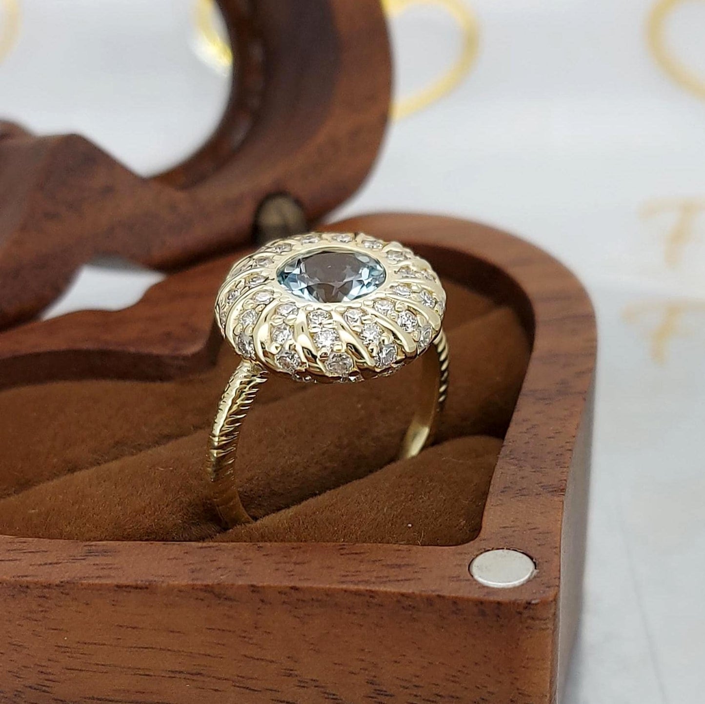 Runder Aquamarinring Round cut Moissanite engagement ring in 935 Argentium Silber — custom handcrafted by Forever For Love