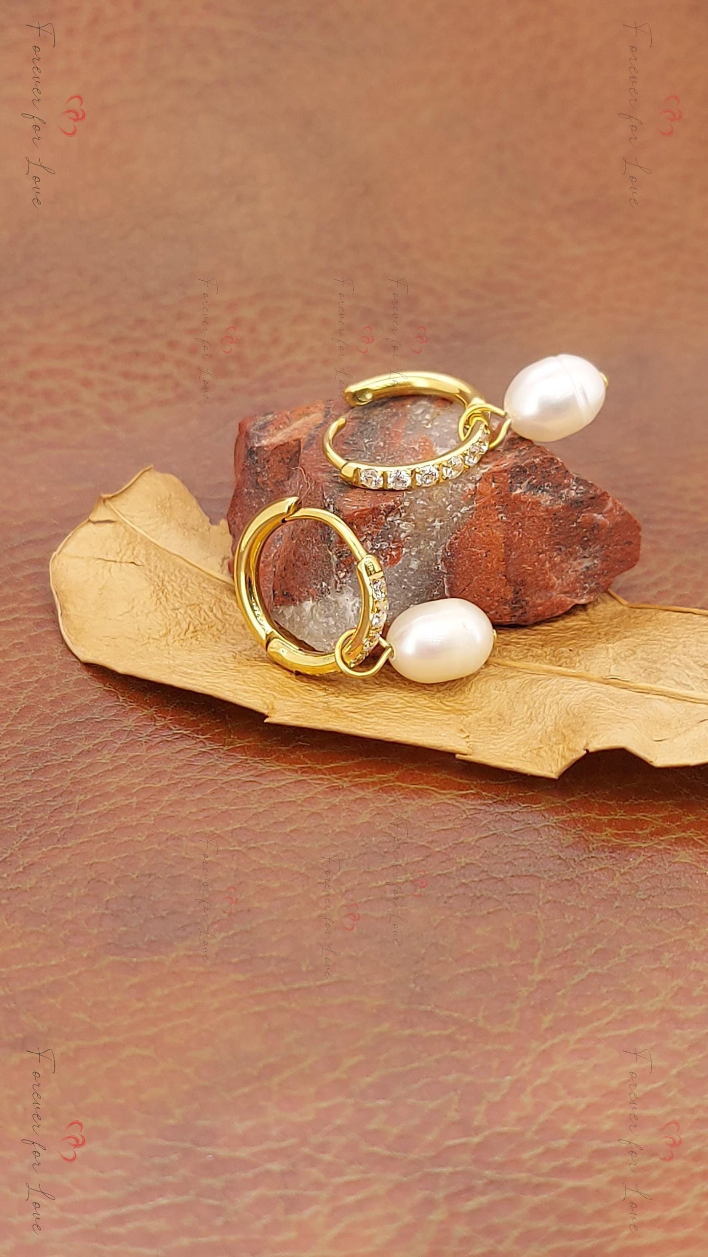 18 Karat Gold, Südsee-Perlenohrringe, große Perlenohrringe, Südseeperle, Creolen, Brautohrringe, Huggie-Ohrringe, Geschenk für sie Moissanite engagement ring in Gold or Platinum — custom handcrafted by Forever For Love