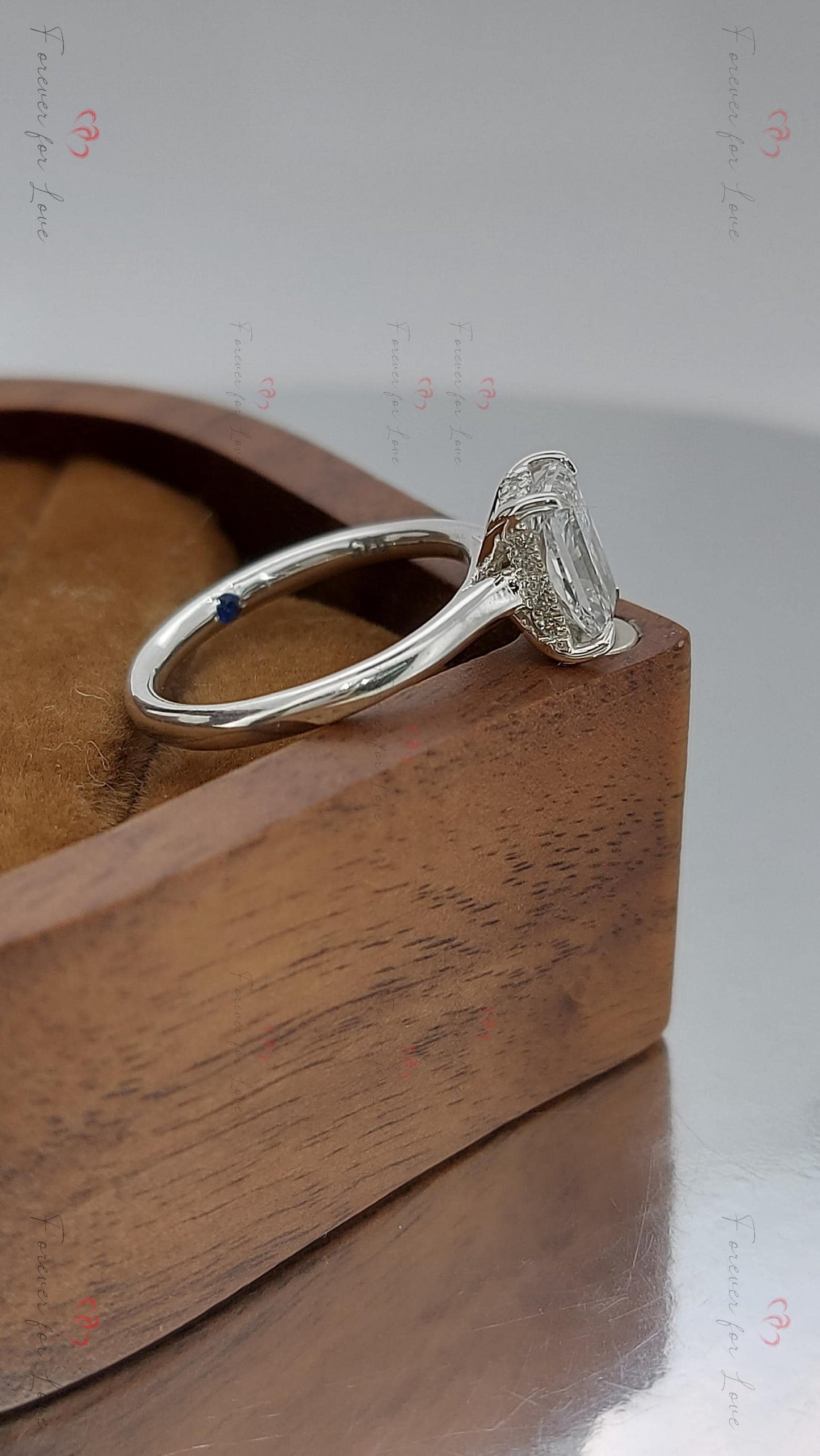 1,5 Karat IGI-zertifizierter Radiant Labordiamant Hidden Halo Verlobungsring Radiant cut Moissanite engagement ring in 935 Argentium Silber — custom handcrafted by Forever For Love