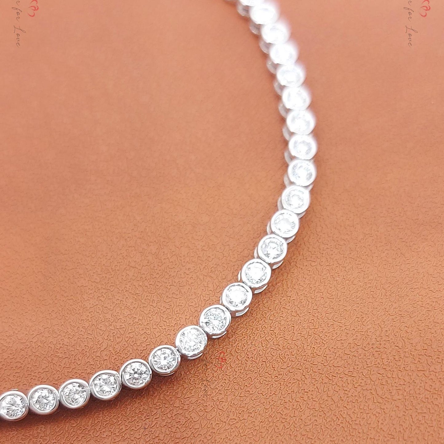 14K Diamant Tennis Armband mit Lünette, rundes Tennisarmband aus Weißgold, im Labor gezüchtetes Armband, wunderschönes Armband mit weißen Diamanten, rundes Armband. Moissanite engagement ring in Gold or Platinum — custom handcrafted by Forever For Love