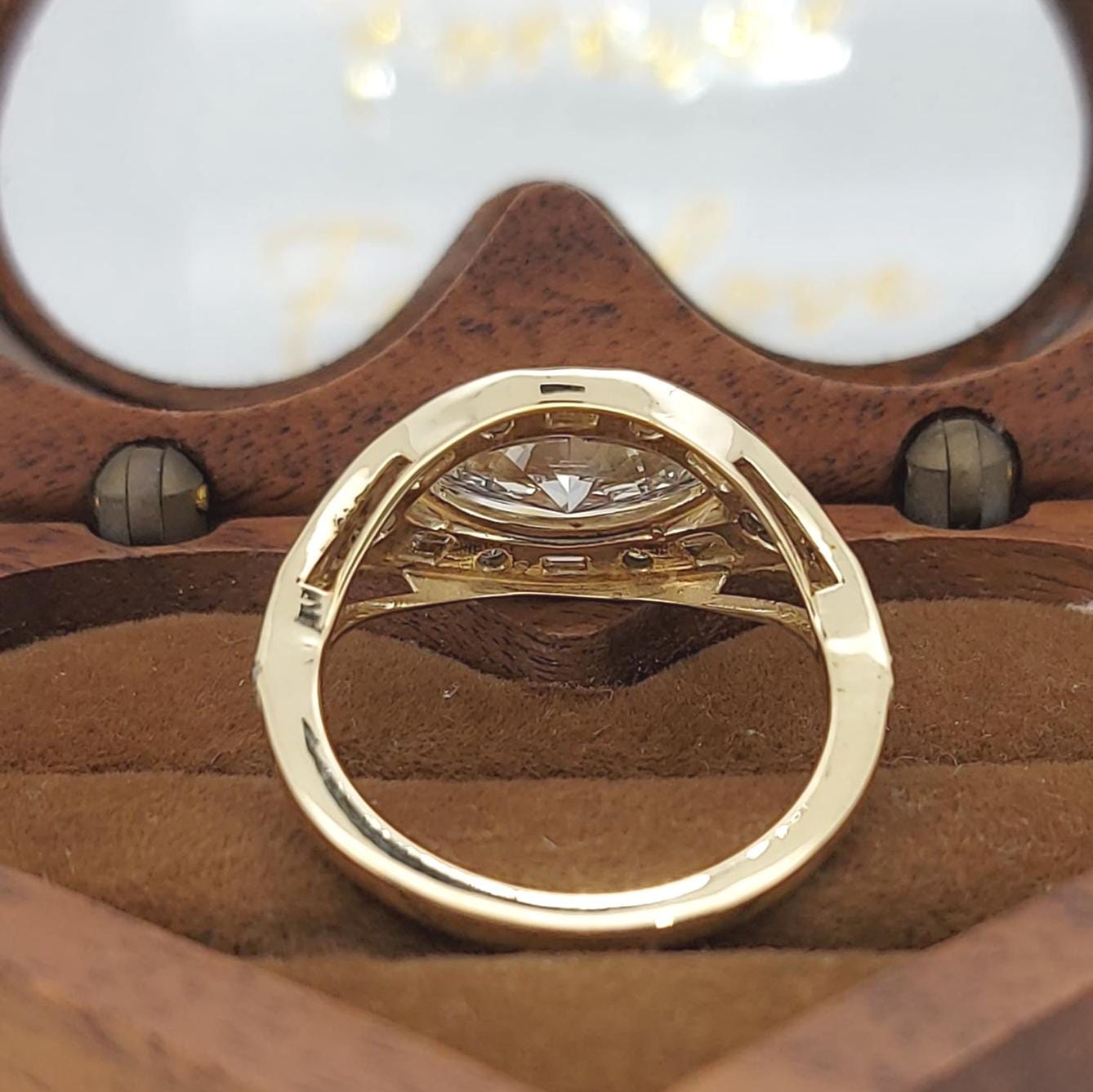 2 Karat Ost-West-Marquise-Verlobungsring Echter im Labor gezüchteter Diamantring Jubiläumsring Geschenk Einzigartiger Heiratsantragsring für sie Marquise cut Moissanite engagement ring in 935 Argentium Silber — custom handcrafted by Forever For Love