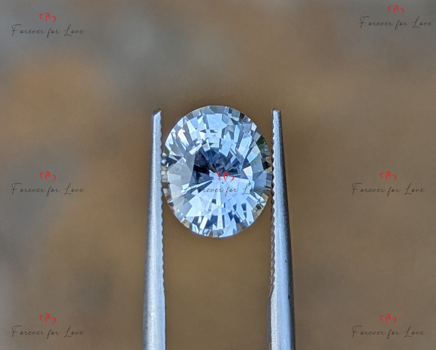 Saphir Blanc 3.51 carats, pierre précieuse ovale naturelle de Ceylan, 9.5 x 8 x 6.1mm, gemme de haute qualité Moissanite engagement ring in Gold or Platinum — custom handcrafted by Forever For Love