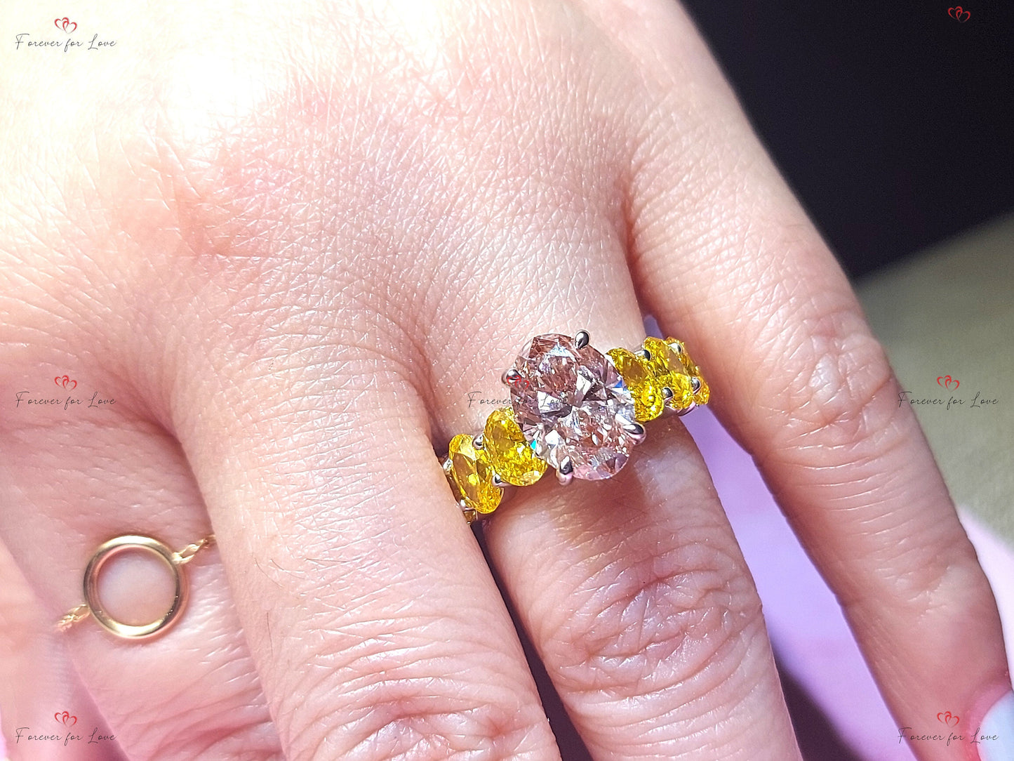 Bague de Fiançailles Ovale en Diamant de Laboratoire Certifié IGI de 6 carats Oval cut 1Ct Moissanite Taille Brillant engagement ring in Gold or Platinum — custom handcrafted by Forever For Love