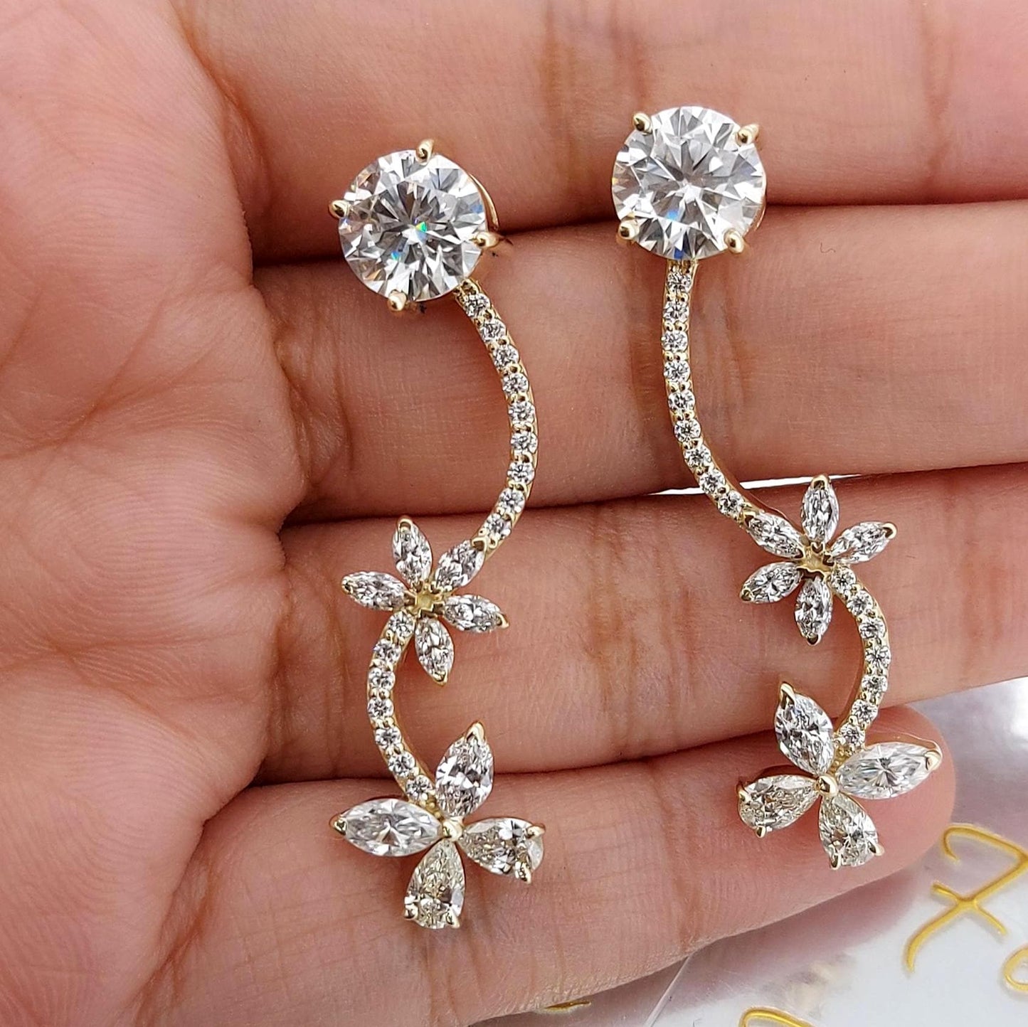 2,5 Karat Gesamt E/VVS2 Blumenranken Diamant Ohrhänger, runder, Marquise- & tropfenförmiger Labor-Diamant, Massivgold, Hängeohrringe, perfektes Geschenk Moissanite engagement ring in Gold or Platinum — custom handcrafted by Forever For Love