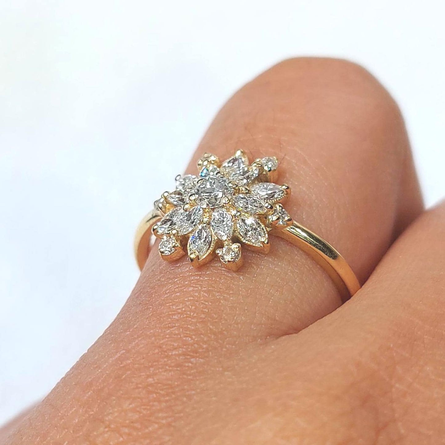Marquise-Ring mit Labor-Diamanten Marquise cut Moissanite engagement ring in 935 Argentium Silber — custom handcrafted by Forever For Love