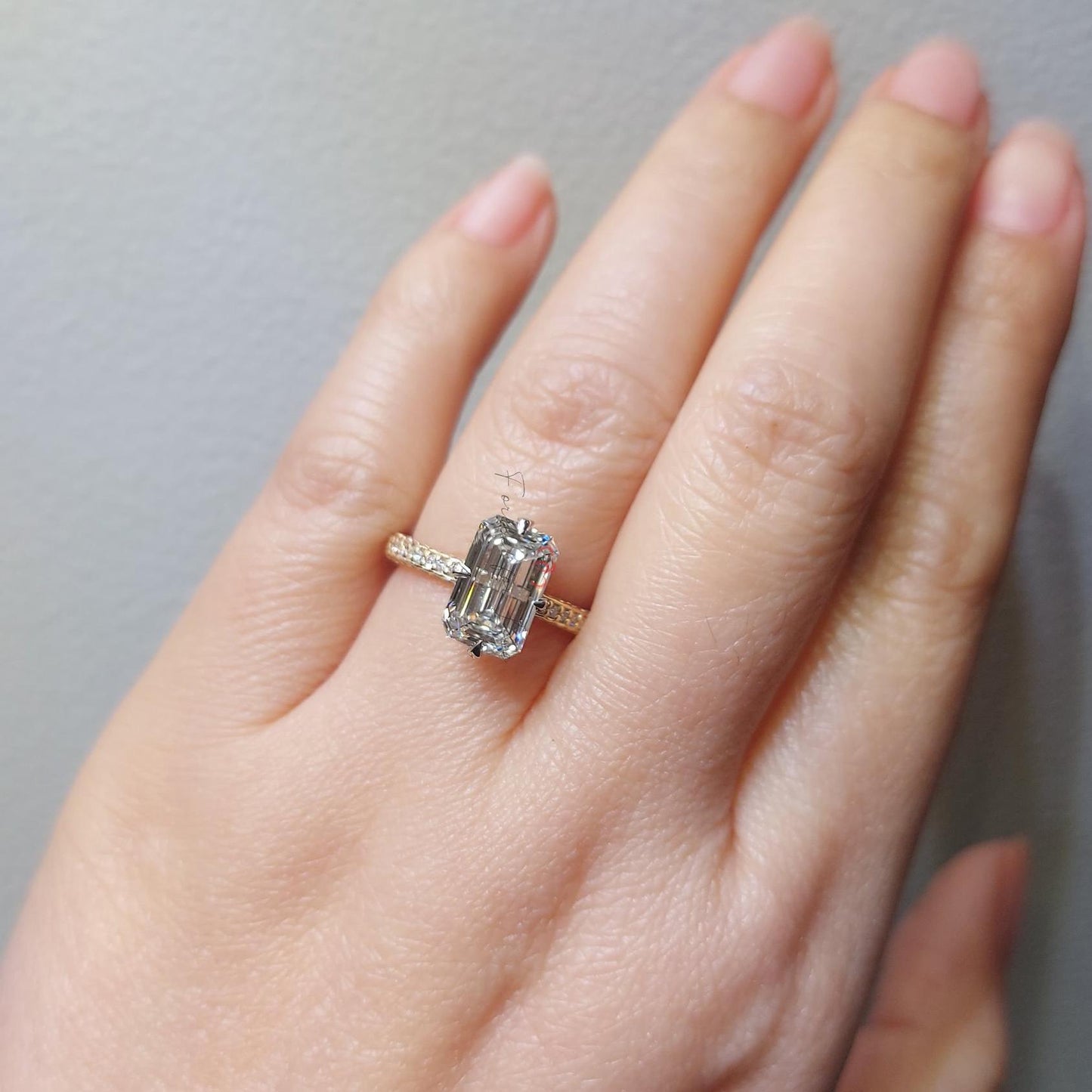 Bague de fiançailles solitaire émeraude, diamant de laboratoire émeraude 3 carats Emerald cut 1Ct Moissanite taille brillant engagement ring in Gold or Platinum — custom handcrafted by Forever For Love