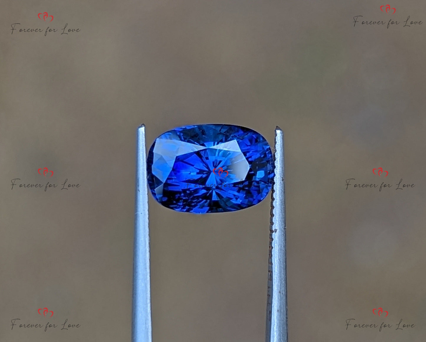 Natürlicher Royalblauer Saphir 3,15 Karat, Kissenschliff loser Edelstein, 9,5 x 6,7 x 6,1 mm, individuelles Schmuckgeschenk für sie Moissanite engagement ring in Gold or Platinum — custom handcrafted by Forever For Love
