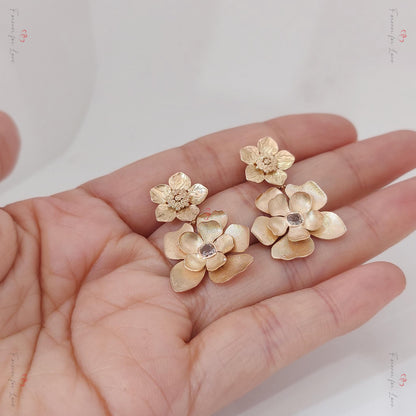 14k Gold Flower Drop, Solid Dangling Gold Earring with Flower Charms, Bubble Flower Earring Charm, Flower Earrings, Dangling diamond